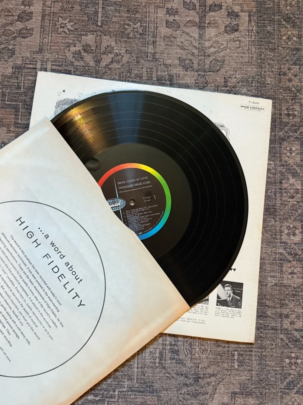 Tennessee Ernie Ford‎ Vinyl Record - Ernie Looks at Love, Mint